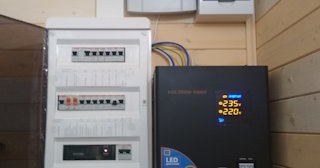 Установка и подключение стабилизаторов напряжения от 559 руб в Новокубанске - ЭлектроНкб